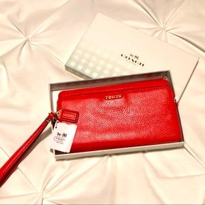 ❗️NWT❗️Coach Wristlet / Wallet (orange/salmon/mango)